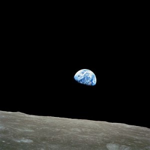 400px-NASA-Apollo8-Dec24-Earthrise